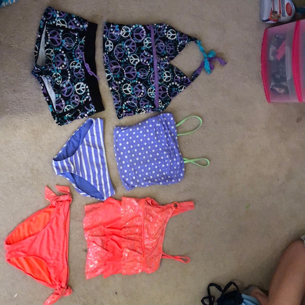 3 girls tankinis